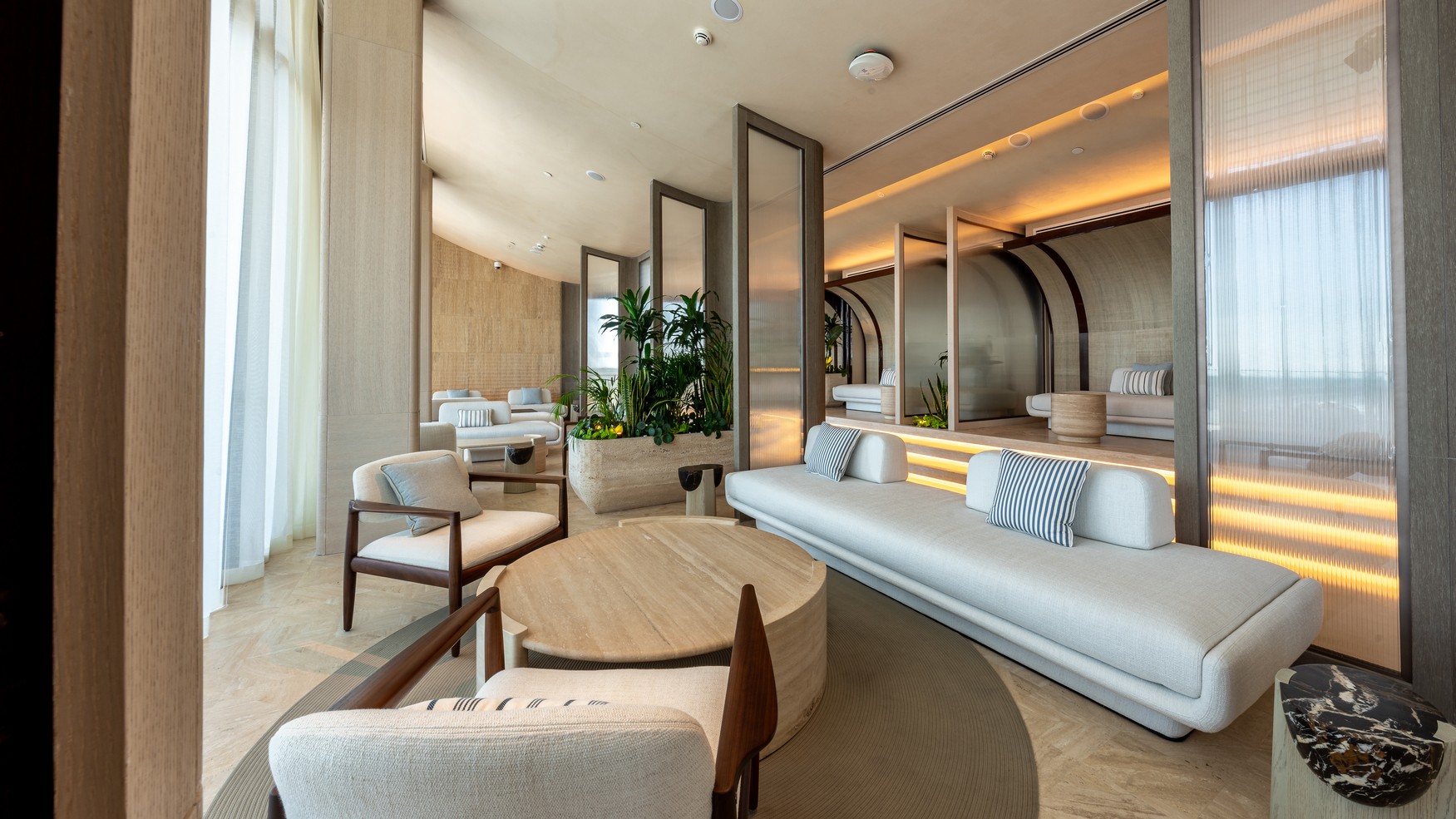 Euphoria Lounge & Balcony