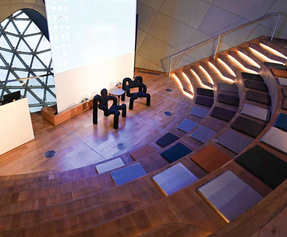 Idea Lab Show Tank