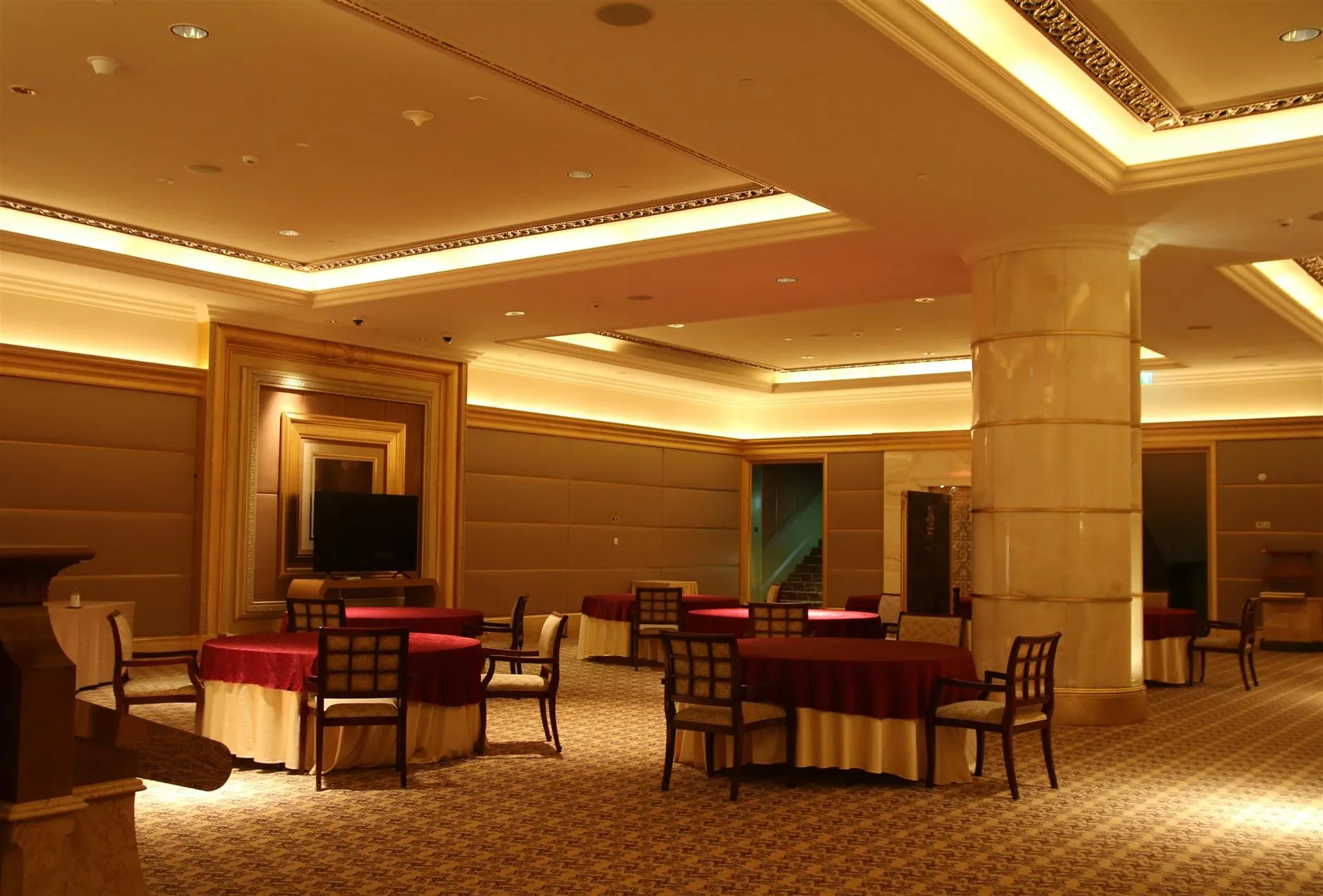 Elegant dining area at Emirates Palace Mandarin Oriental, Abu Dhabi.
