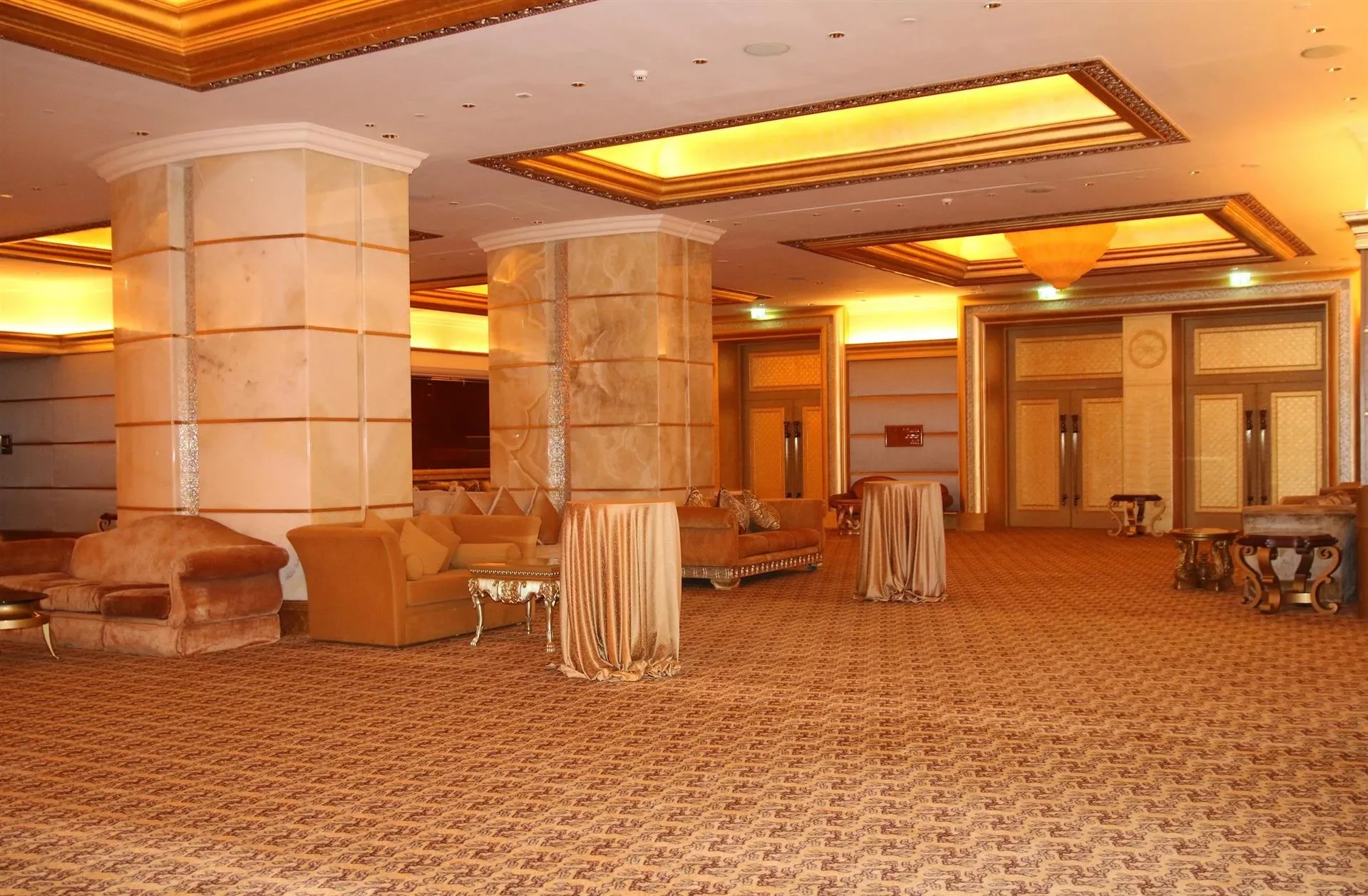 Luxurious interior of Emirates Palace Mandarin Oriental, Abu Dhabi.