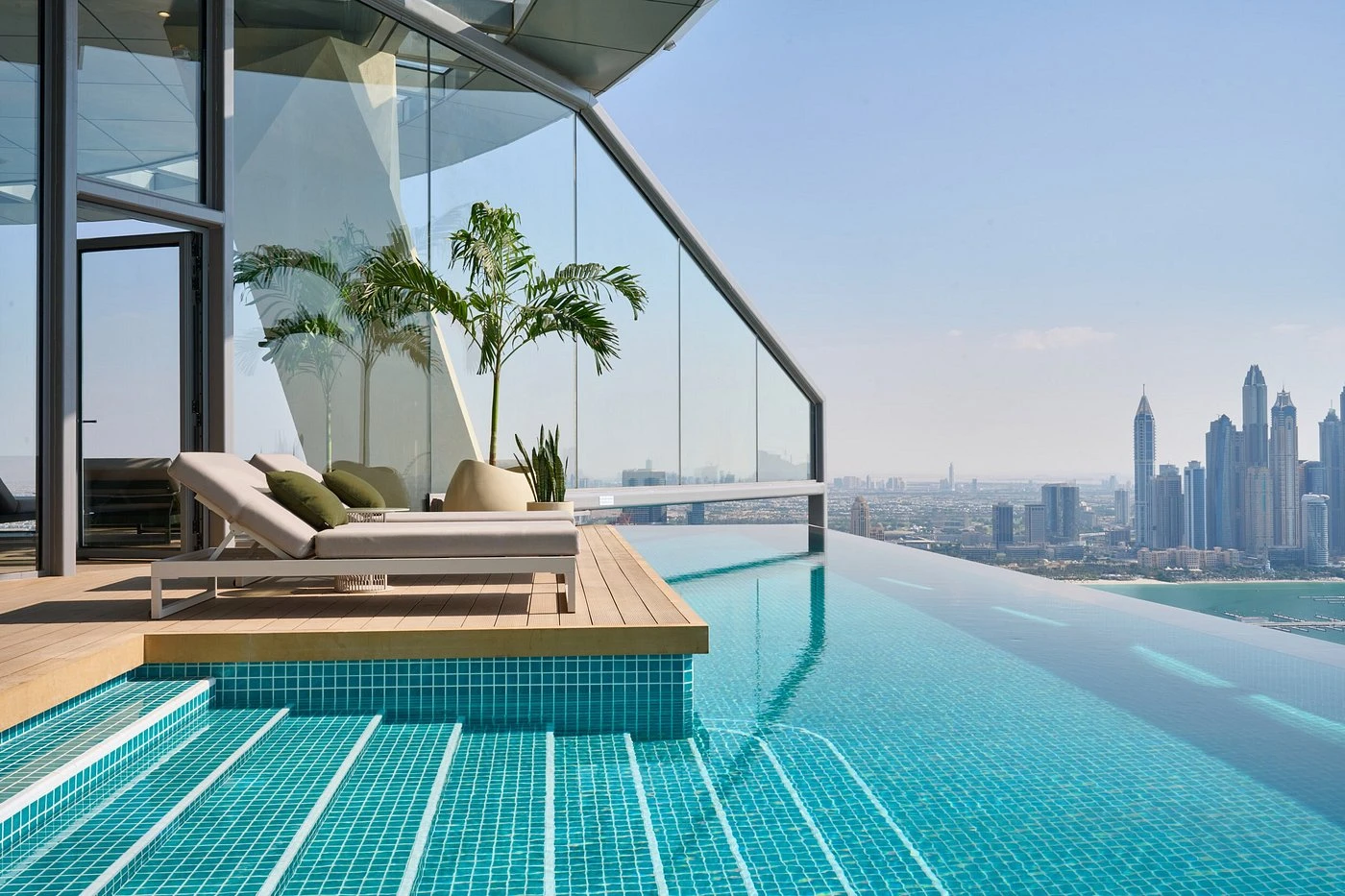AURA SKYPOOL